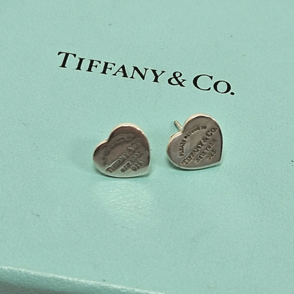 Tiffany & Co Return To Heart Tag Stud Genuine Heart Sterling Silver Earrings